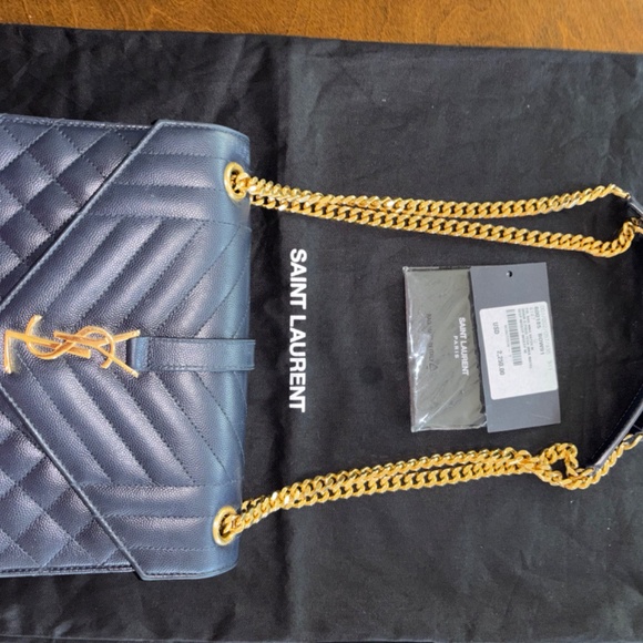 YSL medium diamond quilted envelop bag. - Picture 4 of 9